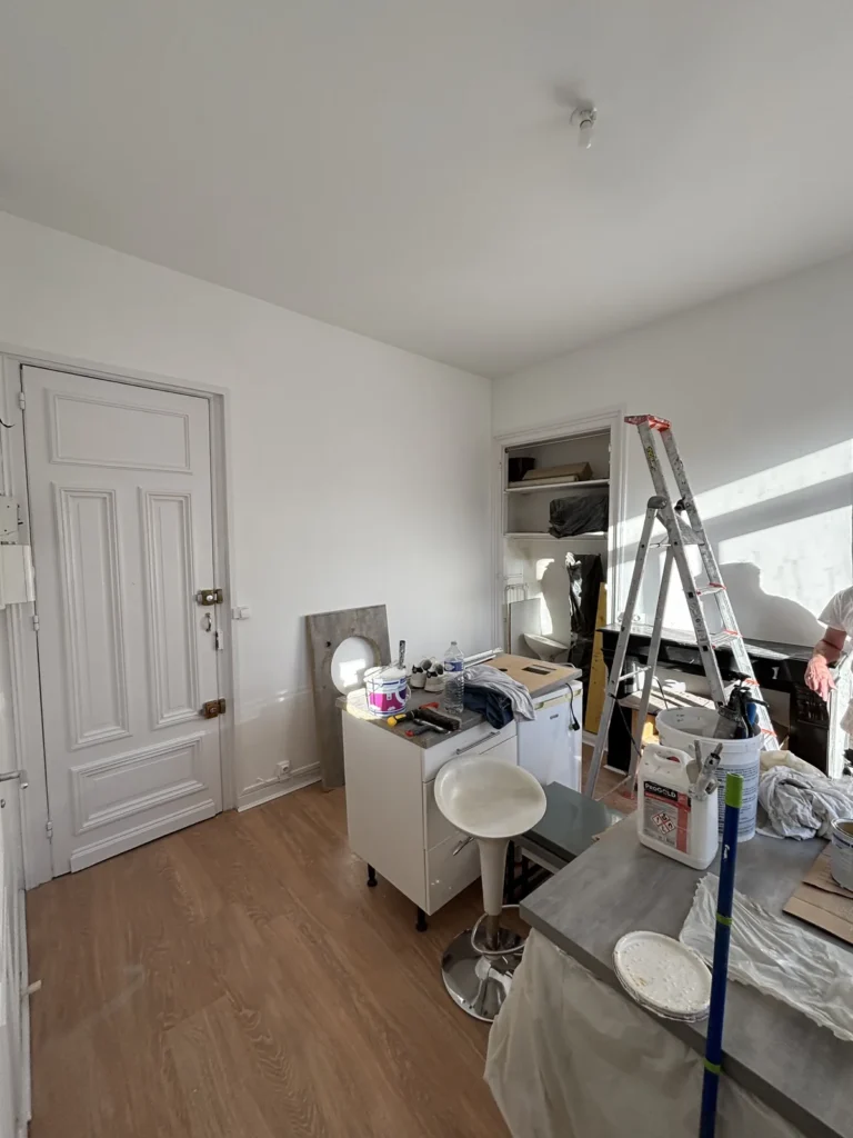 Studio étudiant rénové Quai de Wault à Lille après dégât des eaux et traitement de la mérule