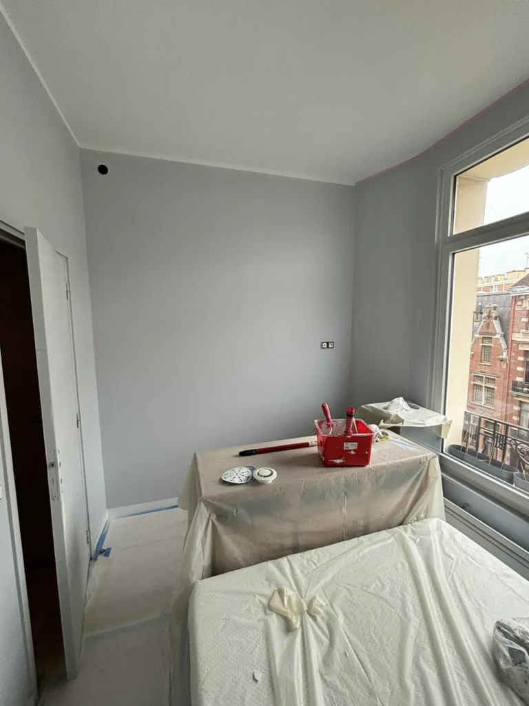 Chambre d’un appartement rue du Molinel à Lille après réfection complète des peintures