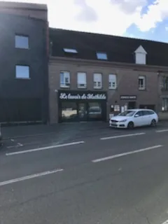 Vue depuis la rue de la laverie Le Lavoir de Mathilde à Wambrechies après rénovation de sa devanture